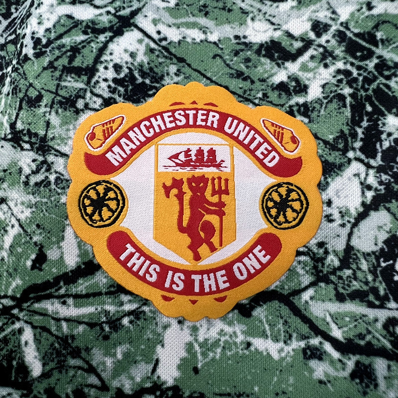 Manchester United 24 roses. Used