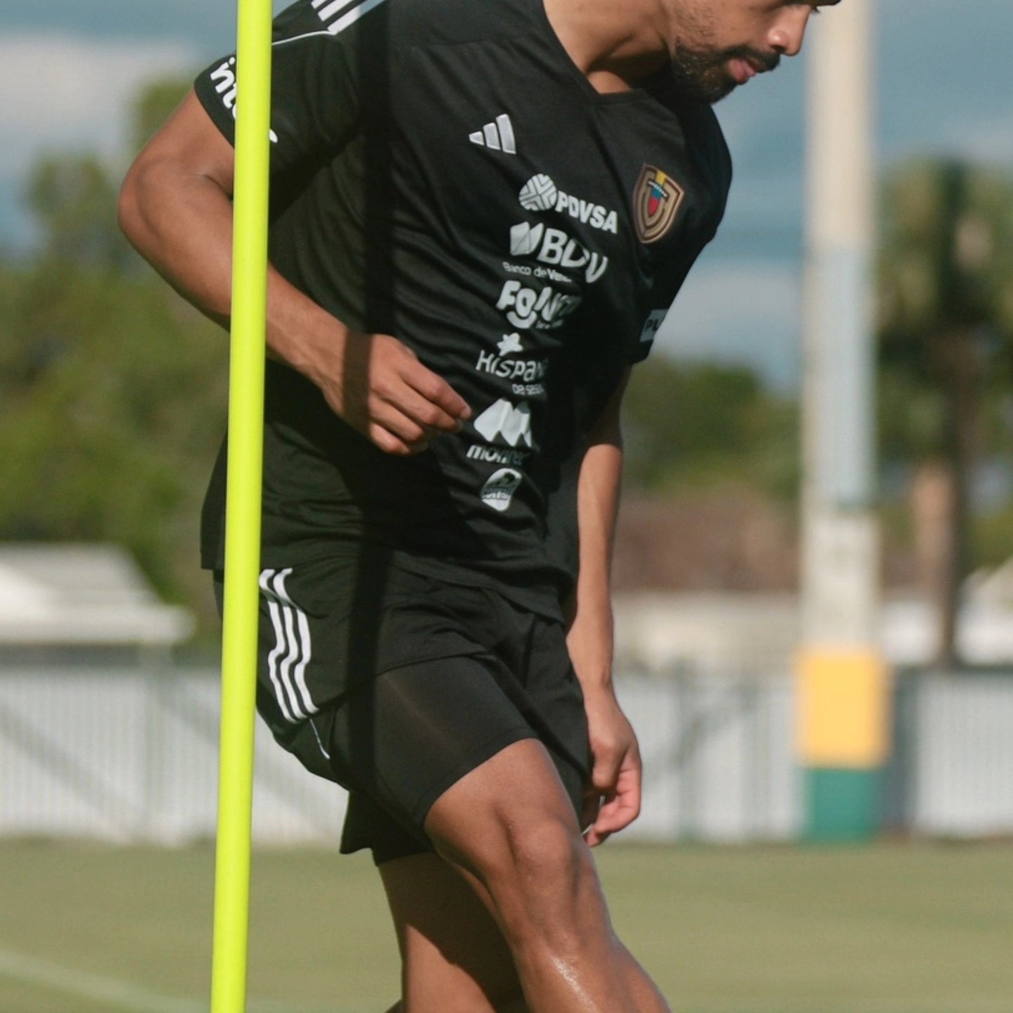 Venezuela training Set 2024 negro autentico used.