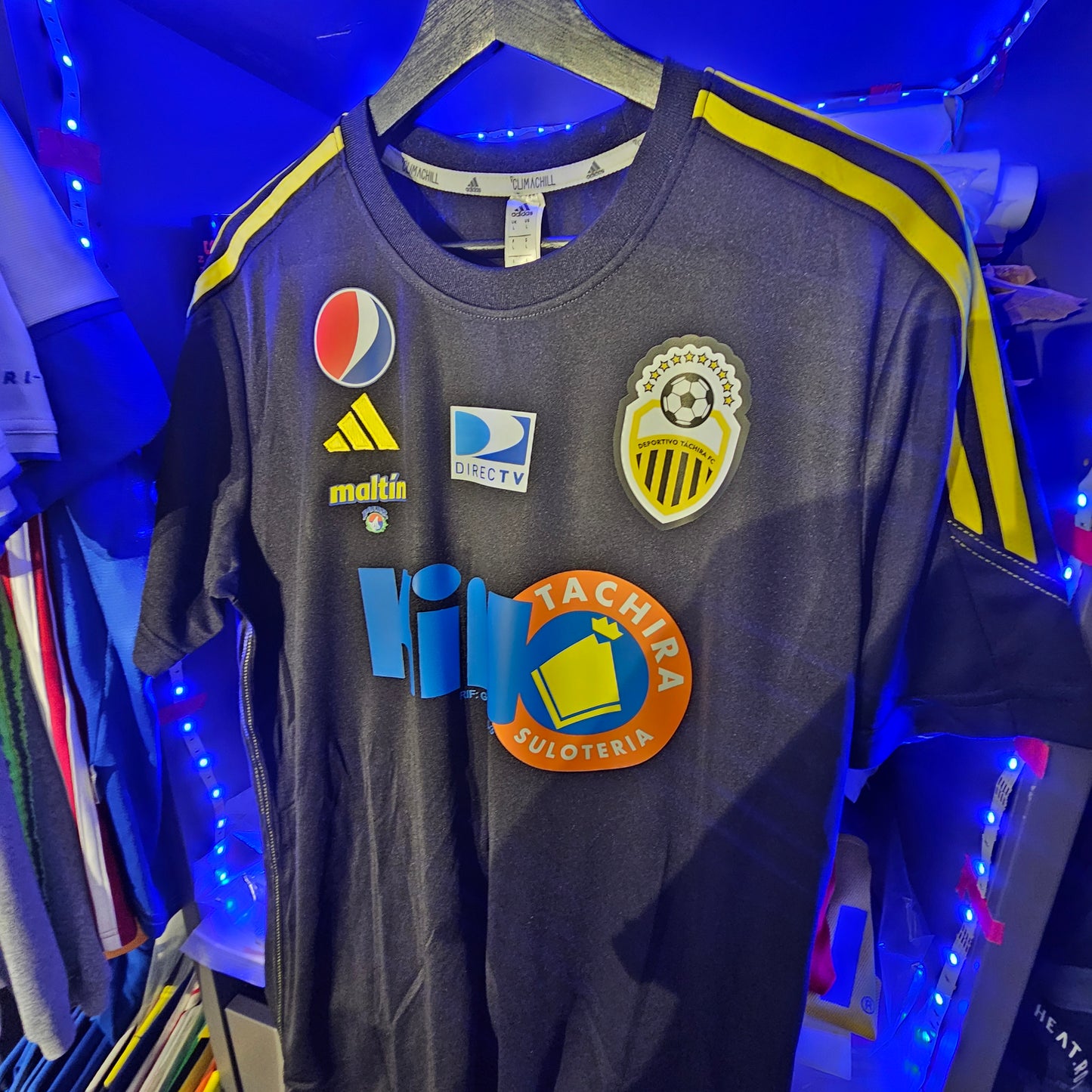 Tachira Away pepsi, kino , directv , maltin used remake
