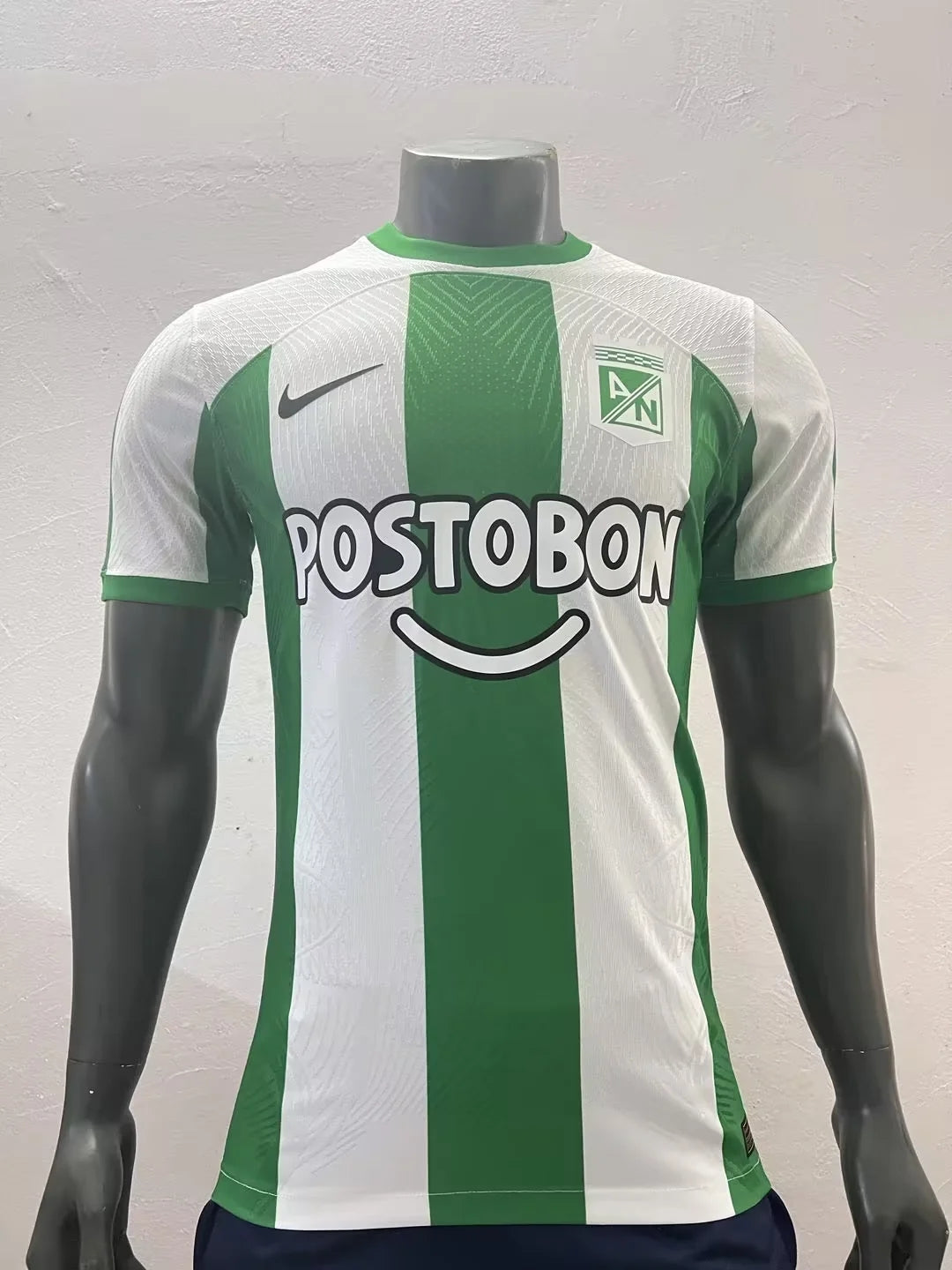 Atletico Nacional 23. 24 home player y fan.used