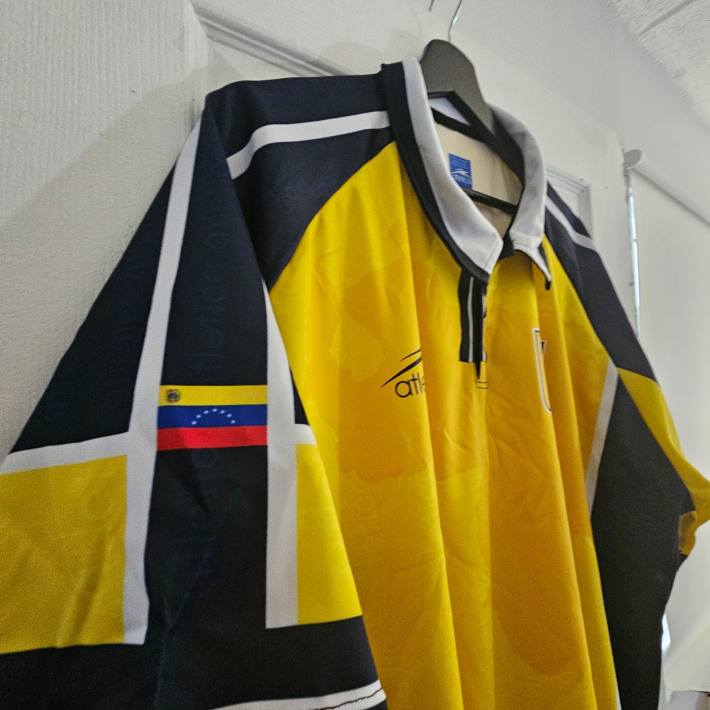 Venezuela 2000 away remake