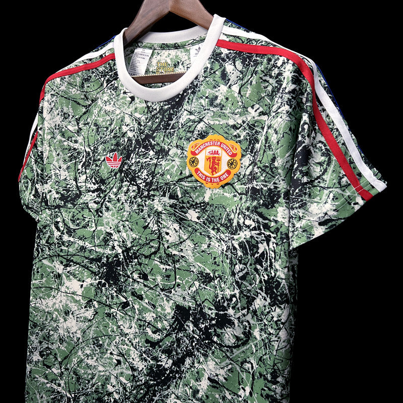 Manchester United 24 roses. Used