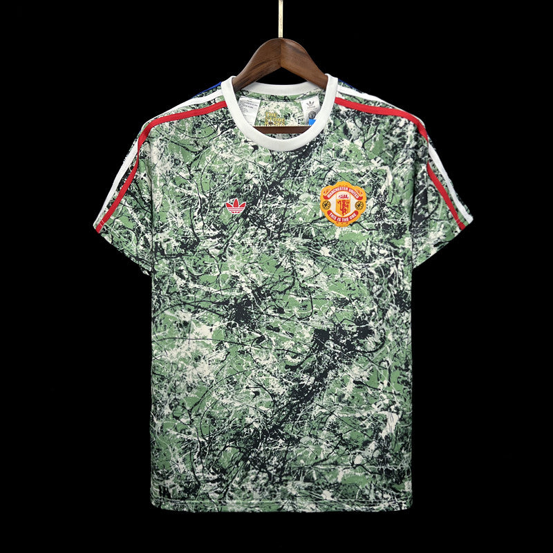 Manchester United 24 roses. Used