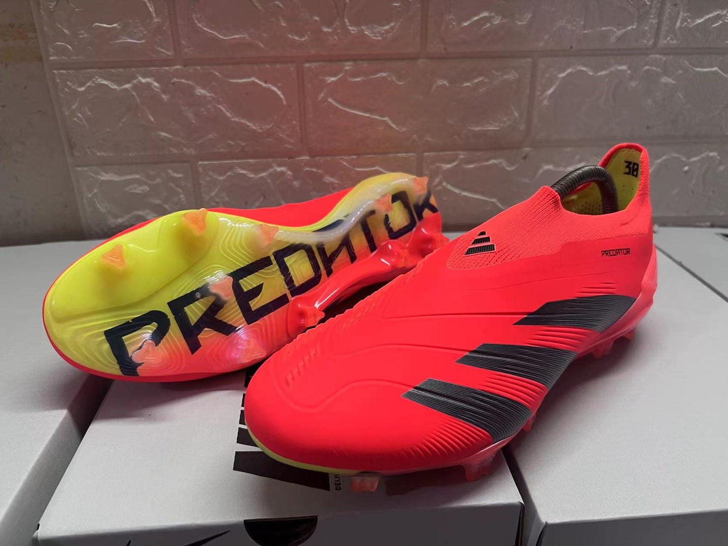 PREDATOR ELITE LACELESS CLEATS FIRM GROUND used