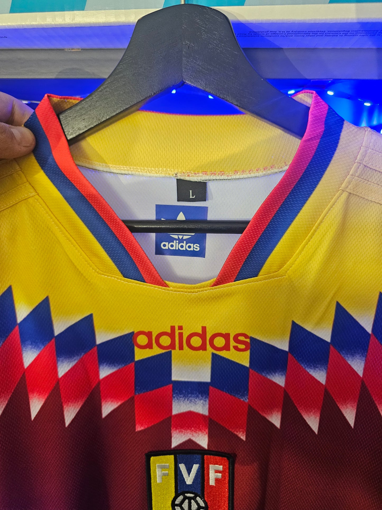 Venezuela Guacamaya 90tas Retro Remake. Fantasy. Us