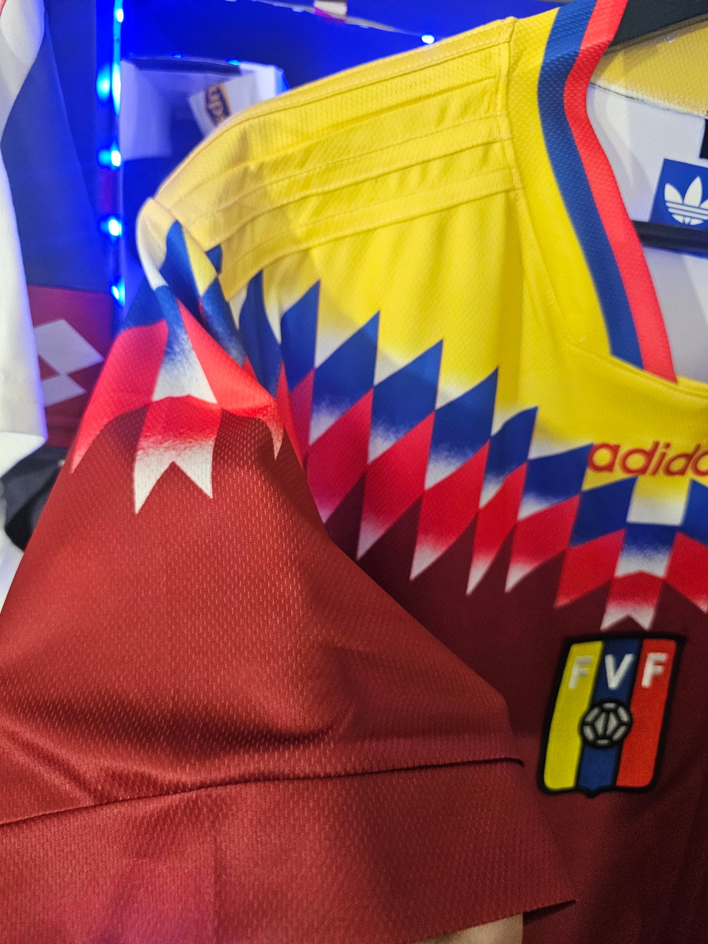 Venezuela Guacamaya 90tas Retro Remake. Fantasy. Us