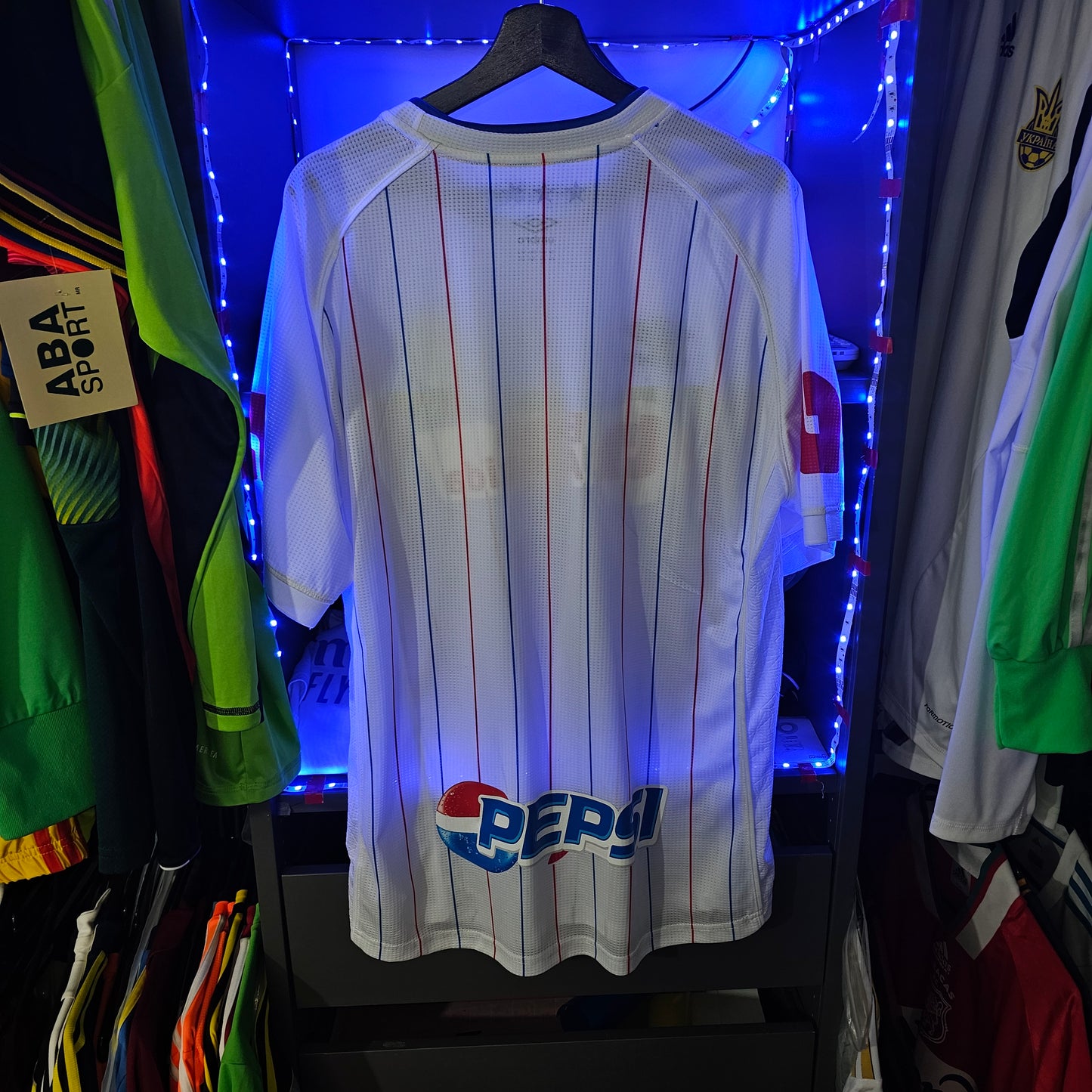 Uam 2008 away us