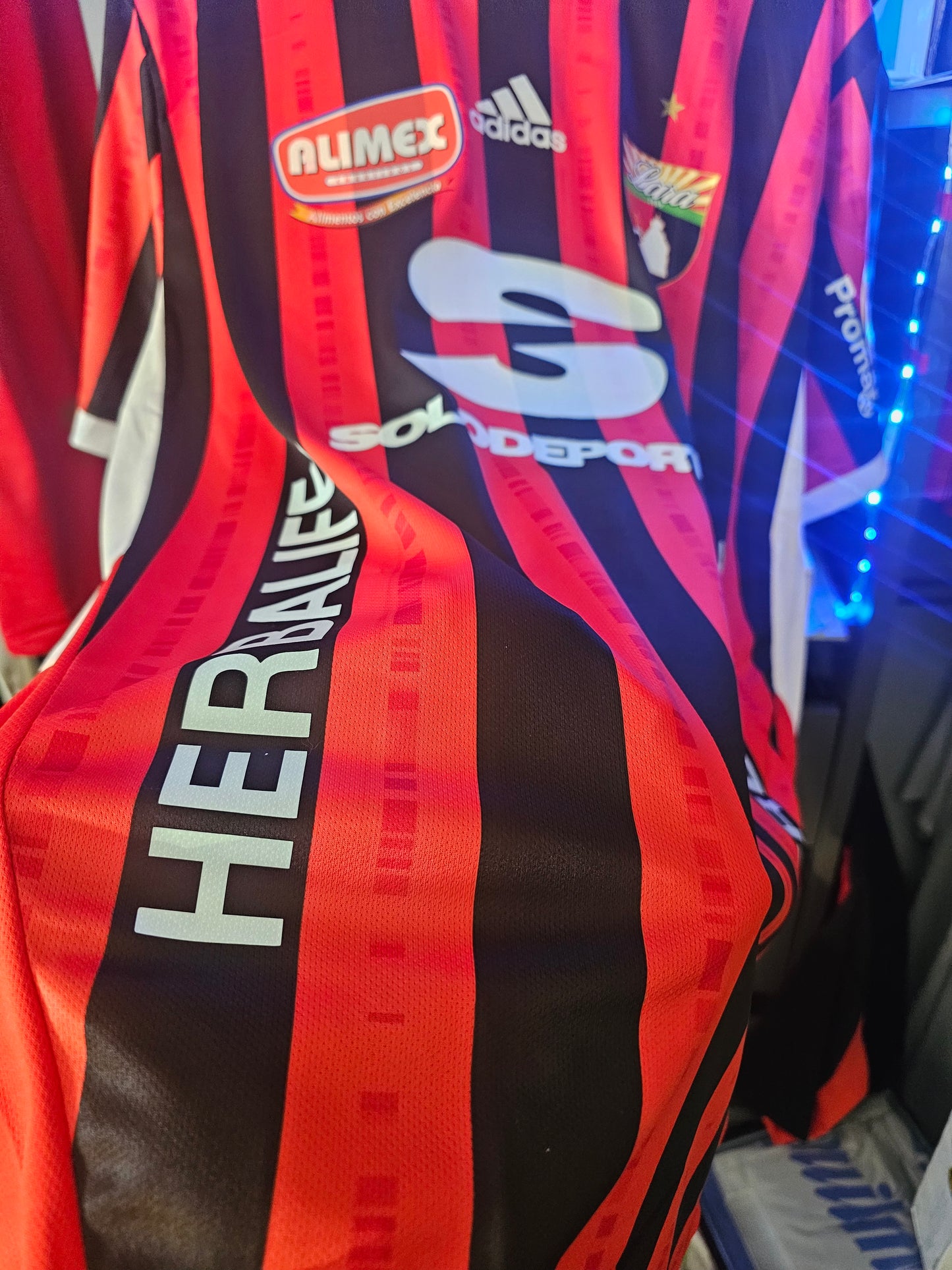 D.Lara Cuello Blanco 2015 Remake. Us