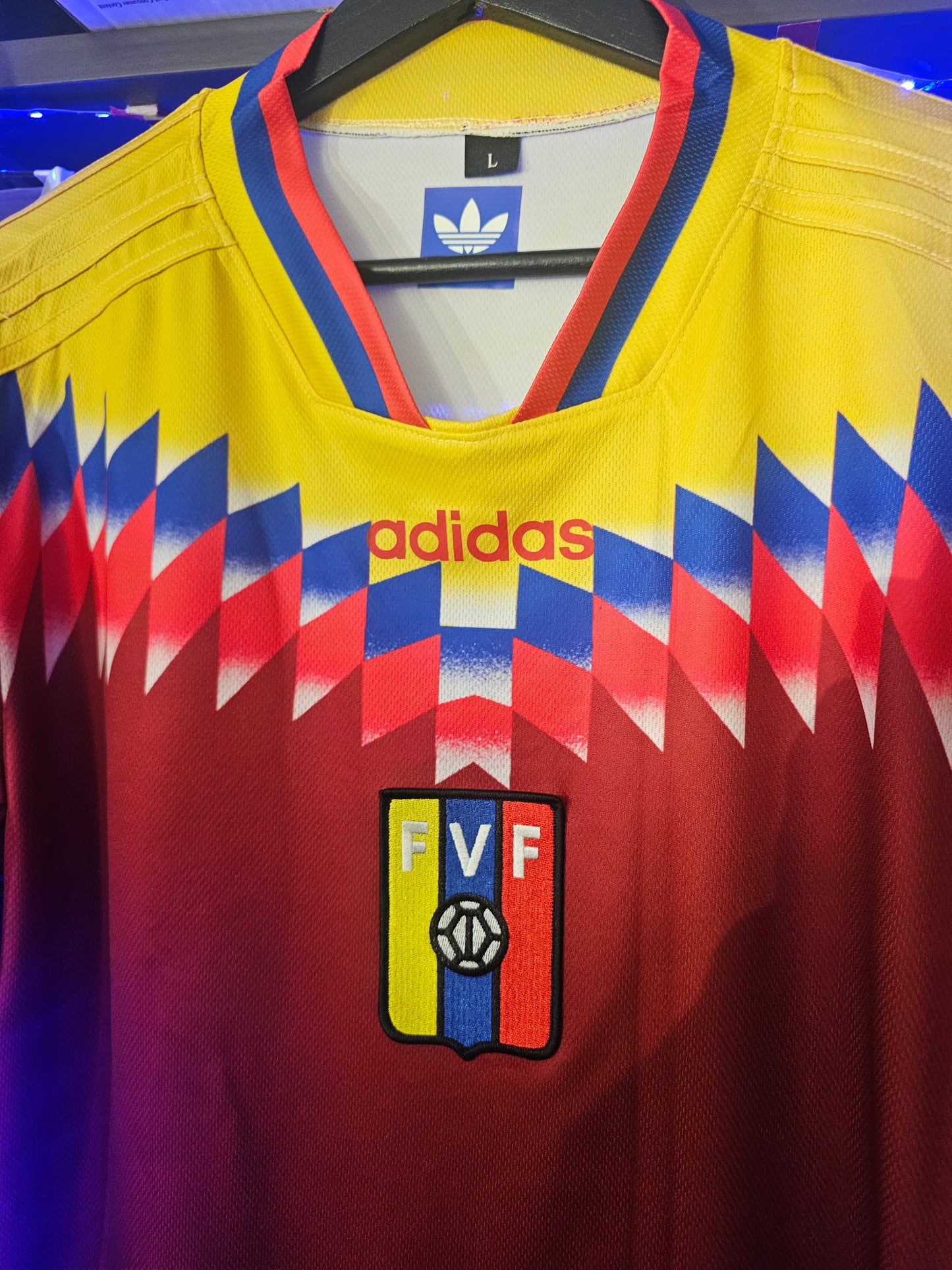 Venezuela Guacamaya 90tas Retro Remake. Fantasy. Us