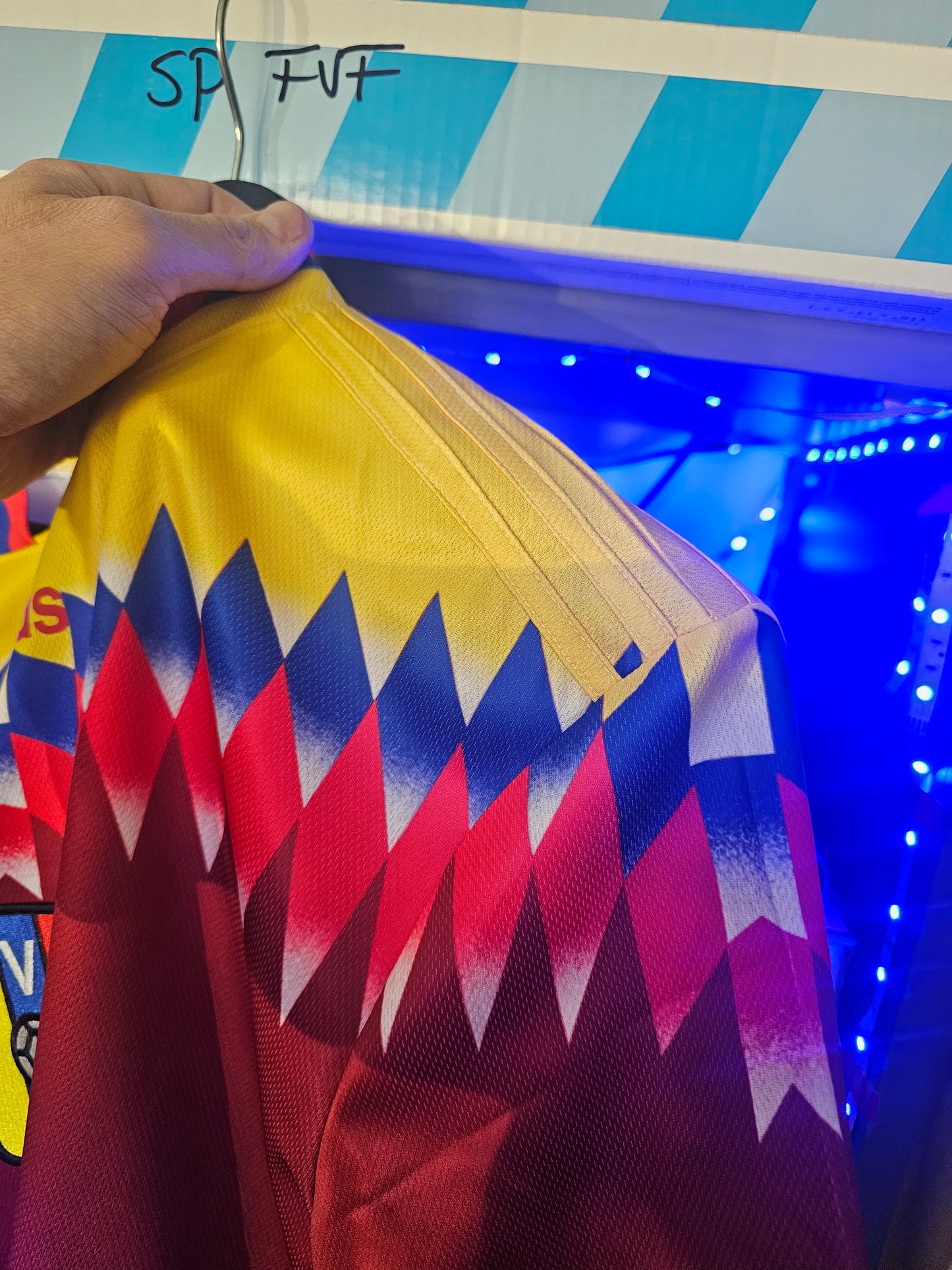 Venezuela Guacamaya 90tas Retro Remake. Fantasy. Us